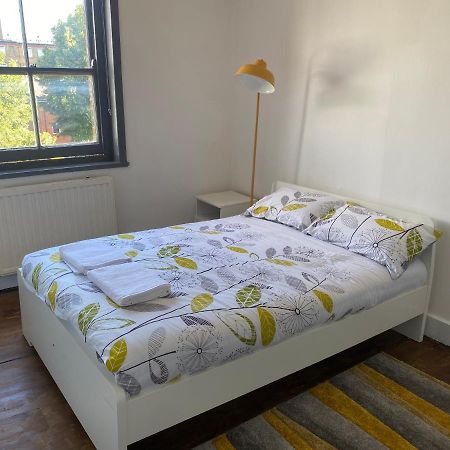 Double Room Лондон Экстерьер фото