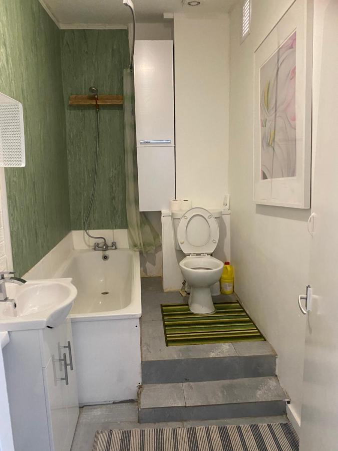 Double Room Лондон Экстерьер фото