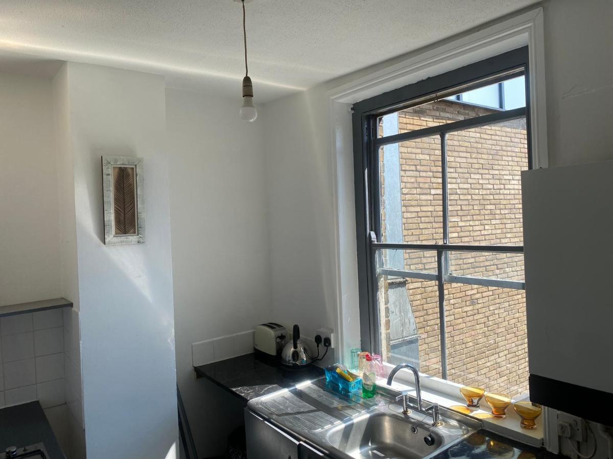 Double Room Лондон Экстерьер фото