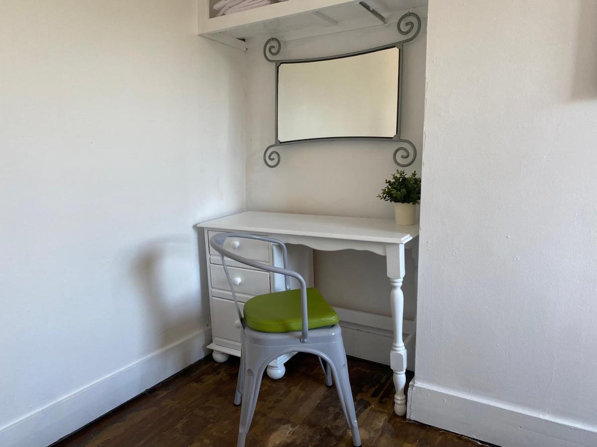 Double Room Лондон Экстерьер фото